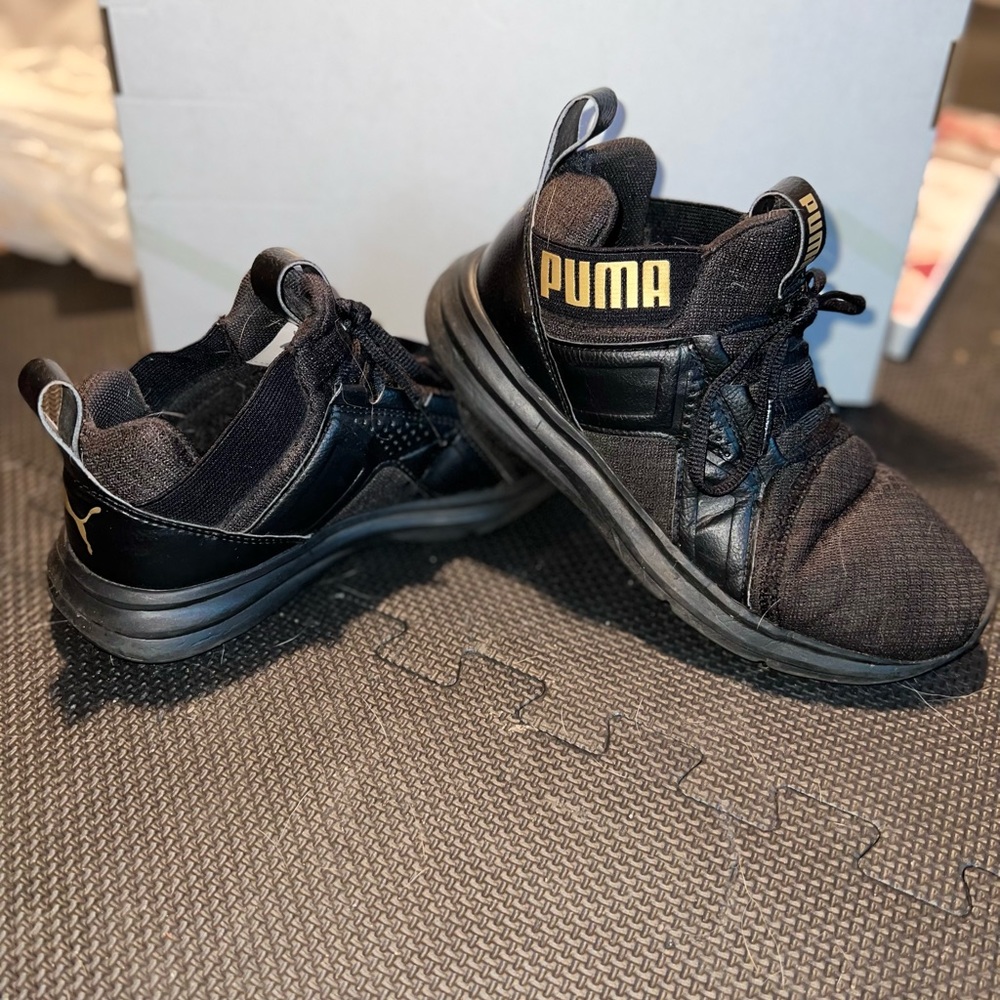 Black puma sneakers